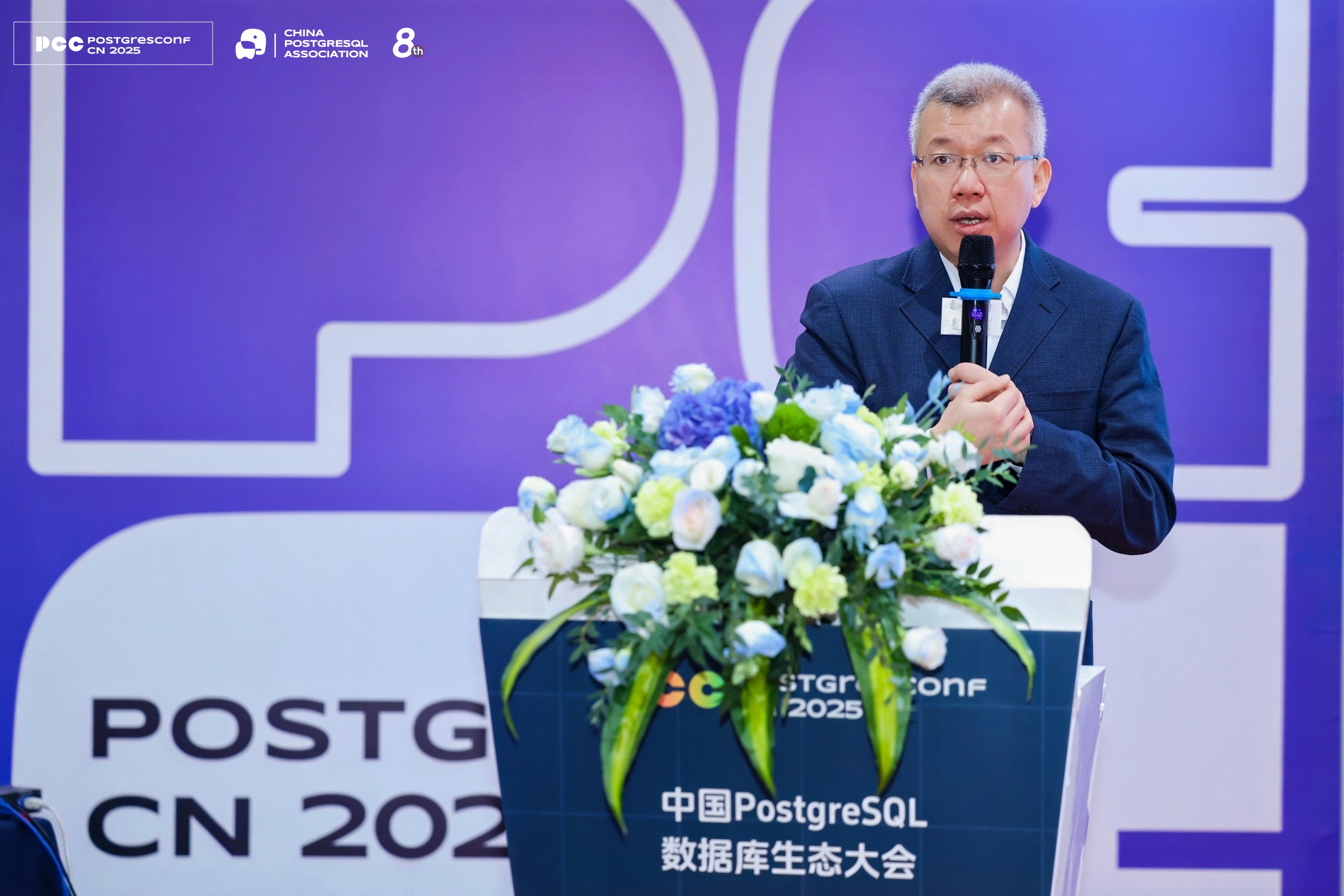 Dr. Xinjie Lyu delivering the keynote speech